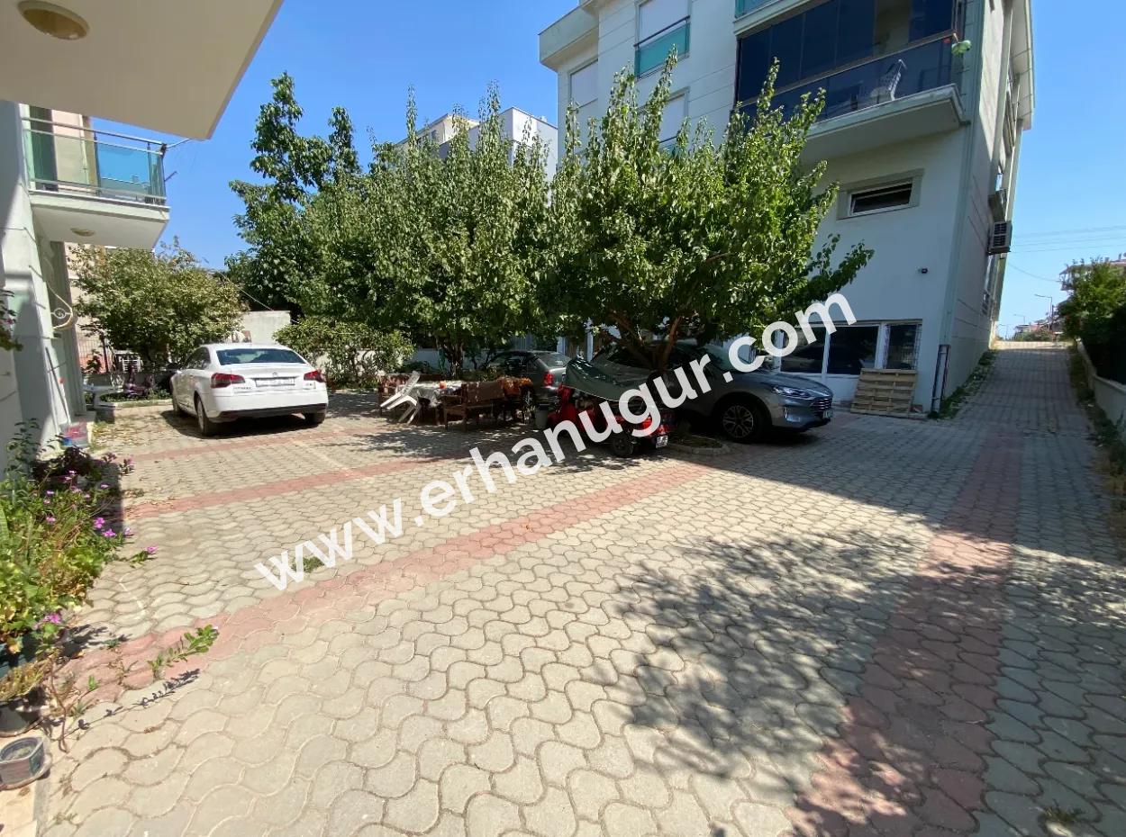 Seferihisar Ürkmez'de Otoparklı Ara Kat Denize 250Mt Satılık 2+1 Daire
