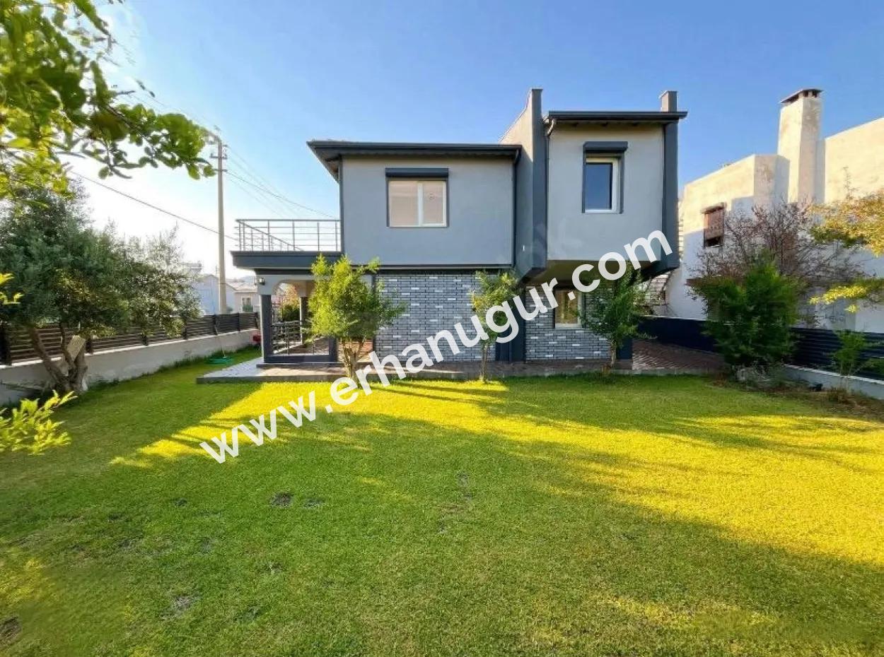 Doğanbey De Denize 50M Mesafede 307M2 İçinde Tekmüstakil Villa