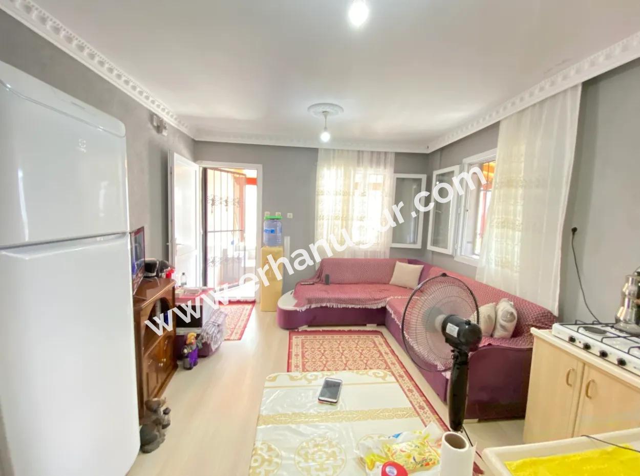 Seferihisar Ürkmez De Deniz Tarafda Köşe Cepheli Satılık 1+1 Daire