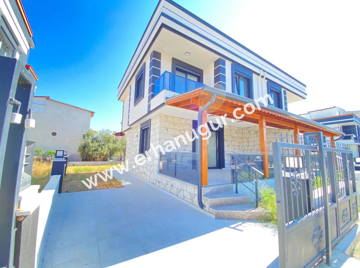 Seferihisar Doğanbey De Köşe Villa Denize 750Mt Satılık 3+1