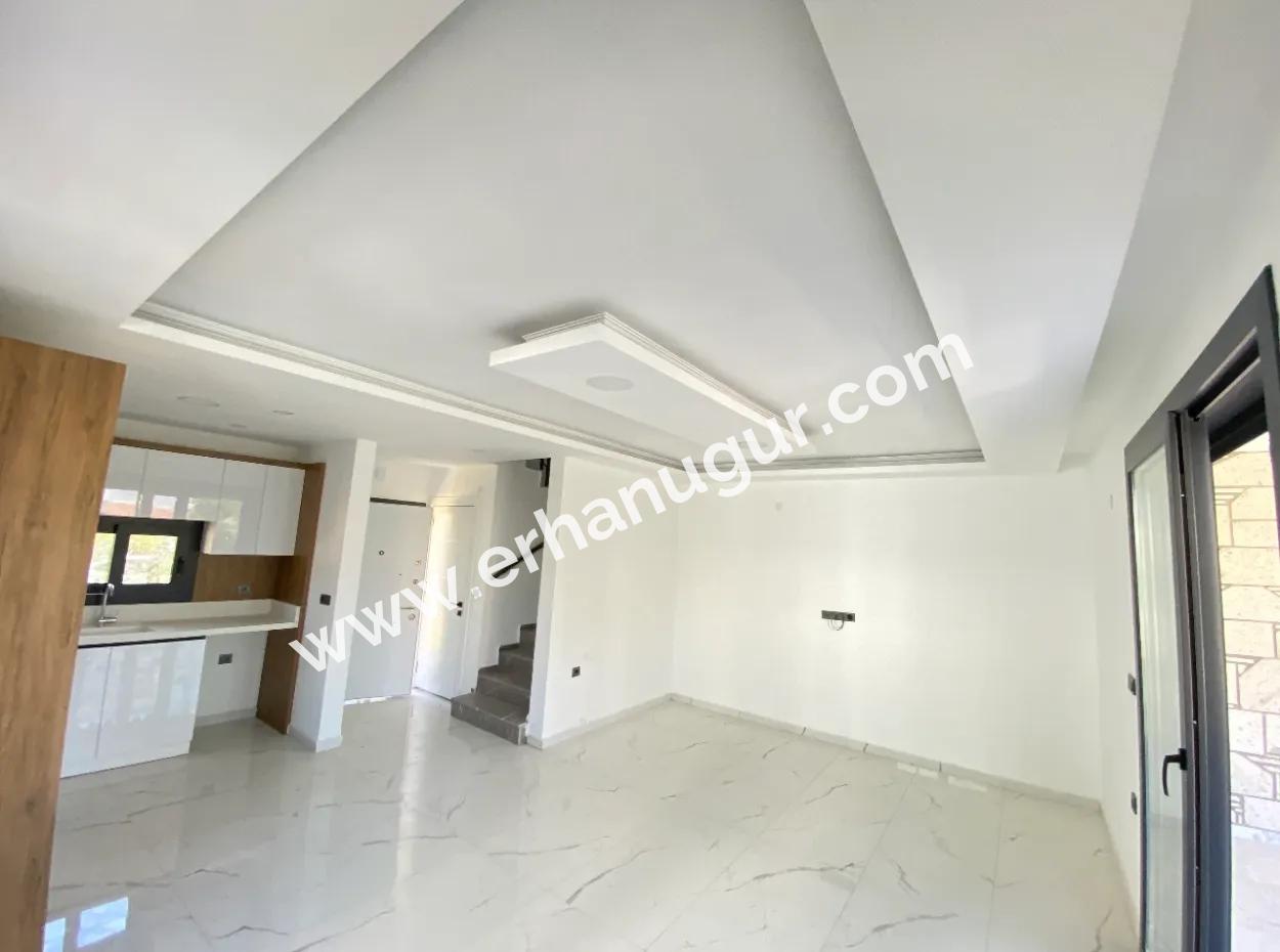 Seferihisar Doğanbey De Köşe Villa Denize 750Mt Satılık 3+1