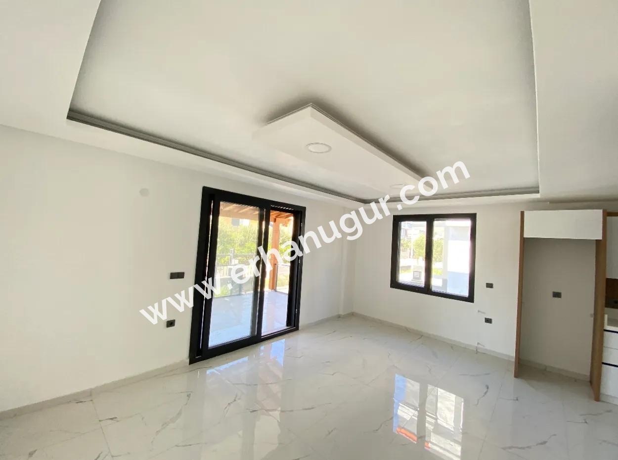 Seferihisar Doğanbey De Köşe Villa Denize 750Mt Satılık 3+1