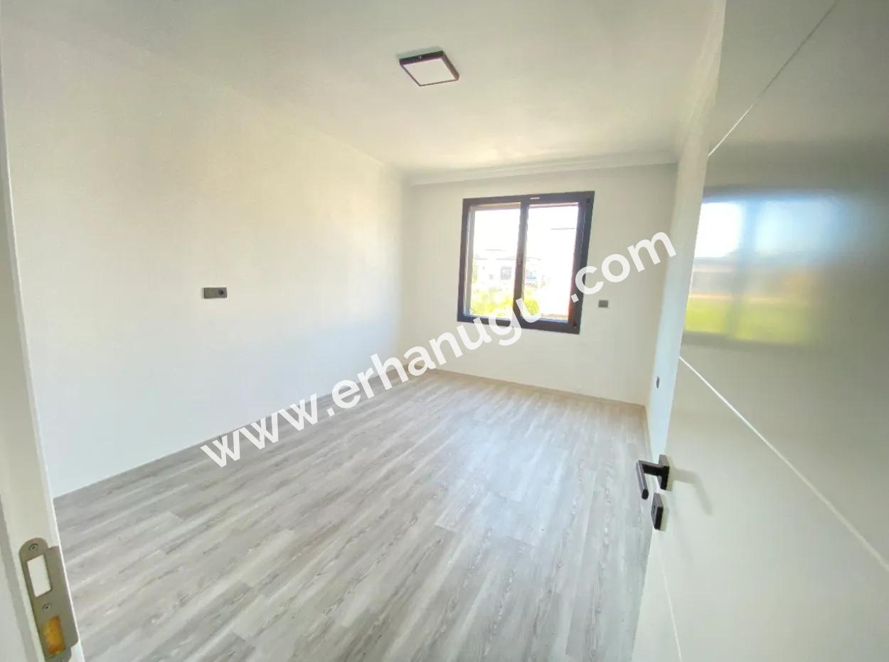 Seferihisar Doğanbey De Köşe Villa Denize 750Mt Satılık 3+1