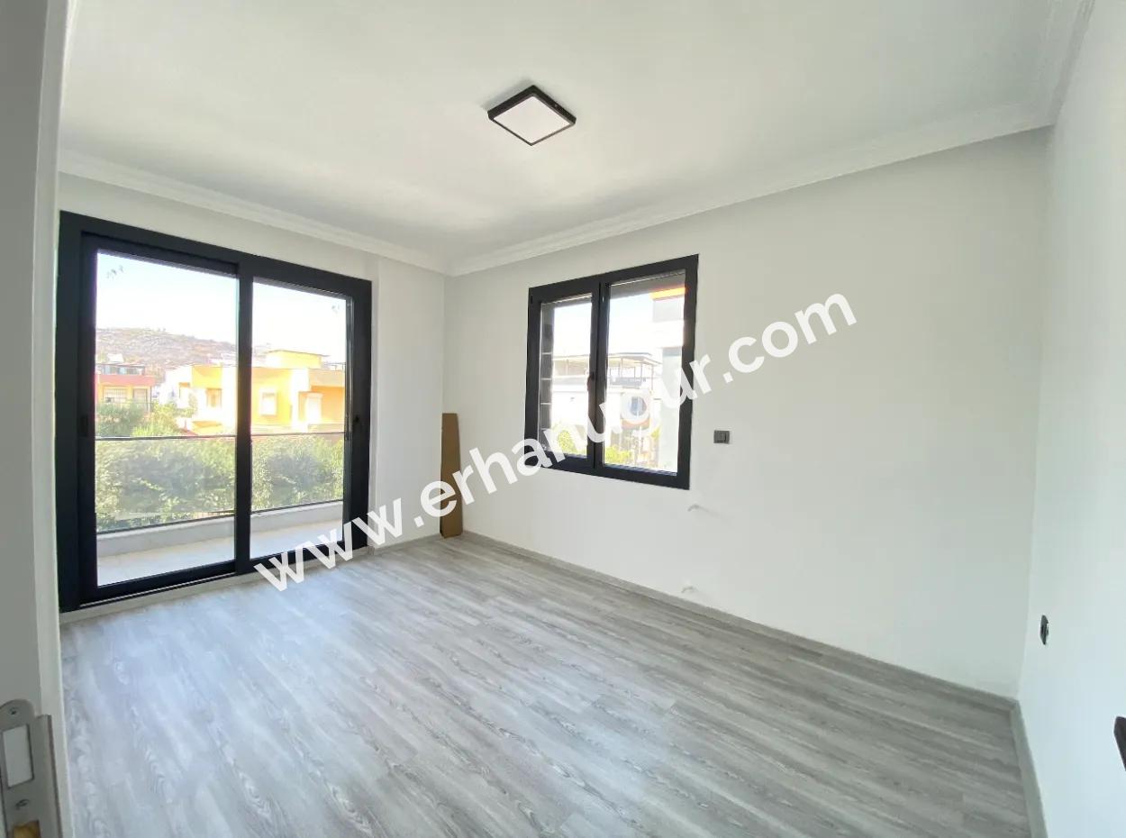 Seferihisar Doğanbey De Köşe Villa Denize 750Mt Satılık 3+1