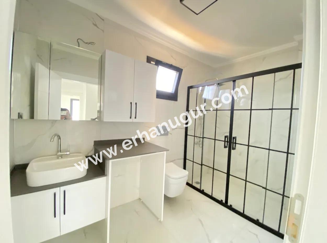 Seferihisar Doğanbey De Köşe Villa Denize 750Mt Satılık 3+1