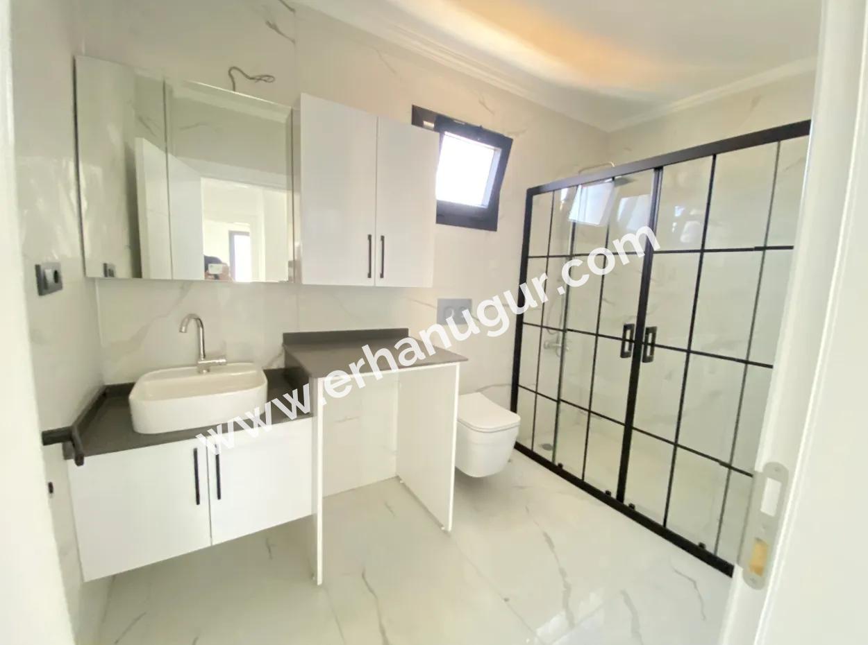 Seferihisar Doğanbey De Köşe Villa Denize 750Mt Satılık 3+1