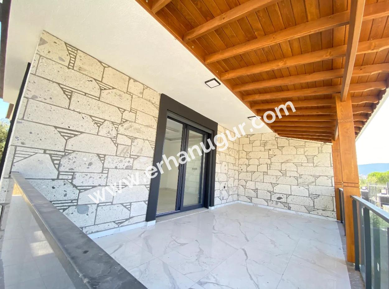 Seferihisar Doğanbey De Köşe Villa Denize 750Mt Satılık 3+1