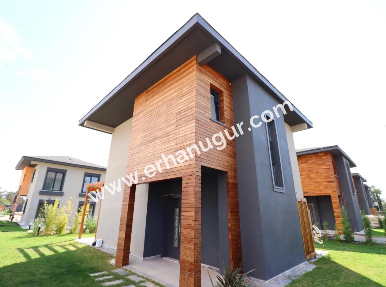 Seferihisar Doğanbey De Tek Müstakil Site İçerisinde Satılık 3+1 Villa