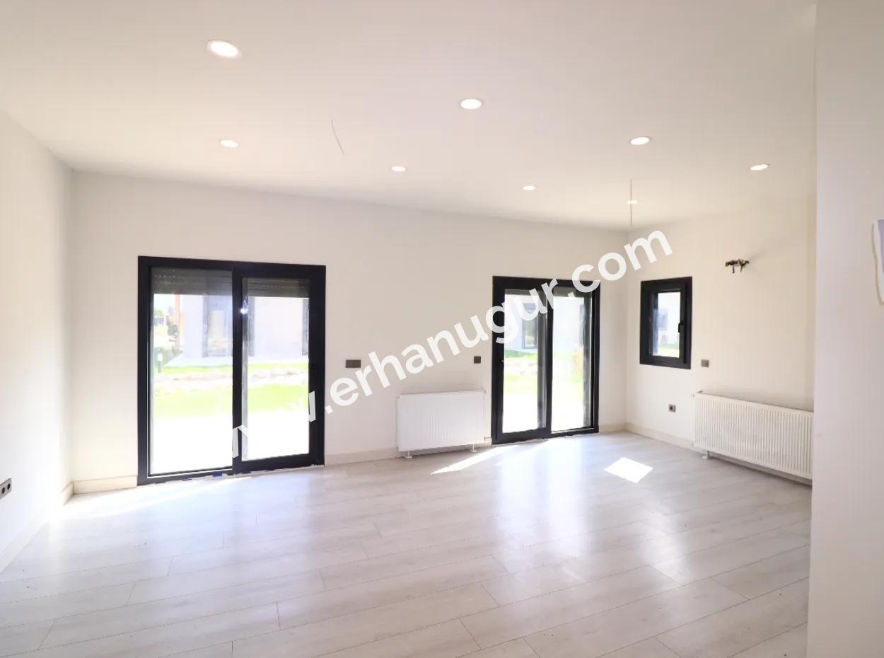Seferihisar Doğanbey De Tek Müstakil Site İçerisinde Satılık 3+1 Villa