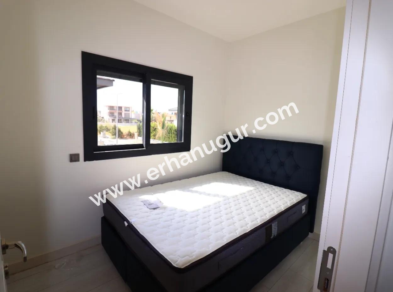 Seferihisar Doğanbey De Tek Müstakil Site İçerisinde Satılık 3+1 Villa