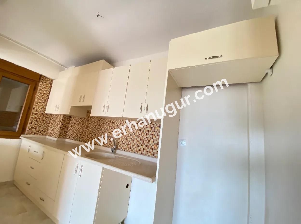 Menderes Gümüldür Çarşı Merkez'de Masrafsız Satılık 2+1 Daire!