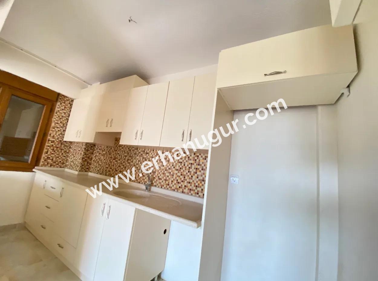 Menderes Gümüldür Çarşı Merkez'de Masrafsız Satılık 2+1 Daire!