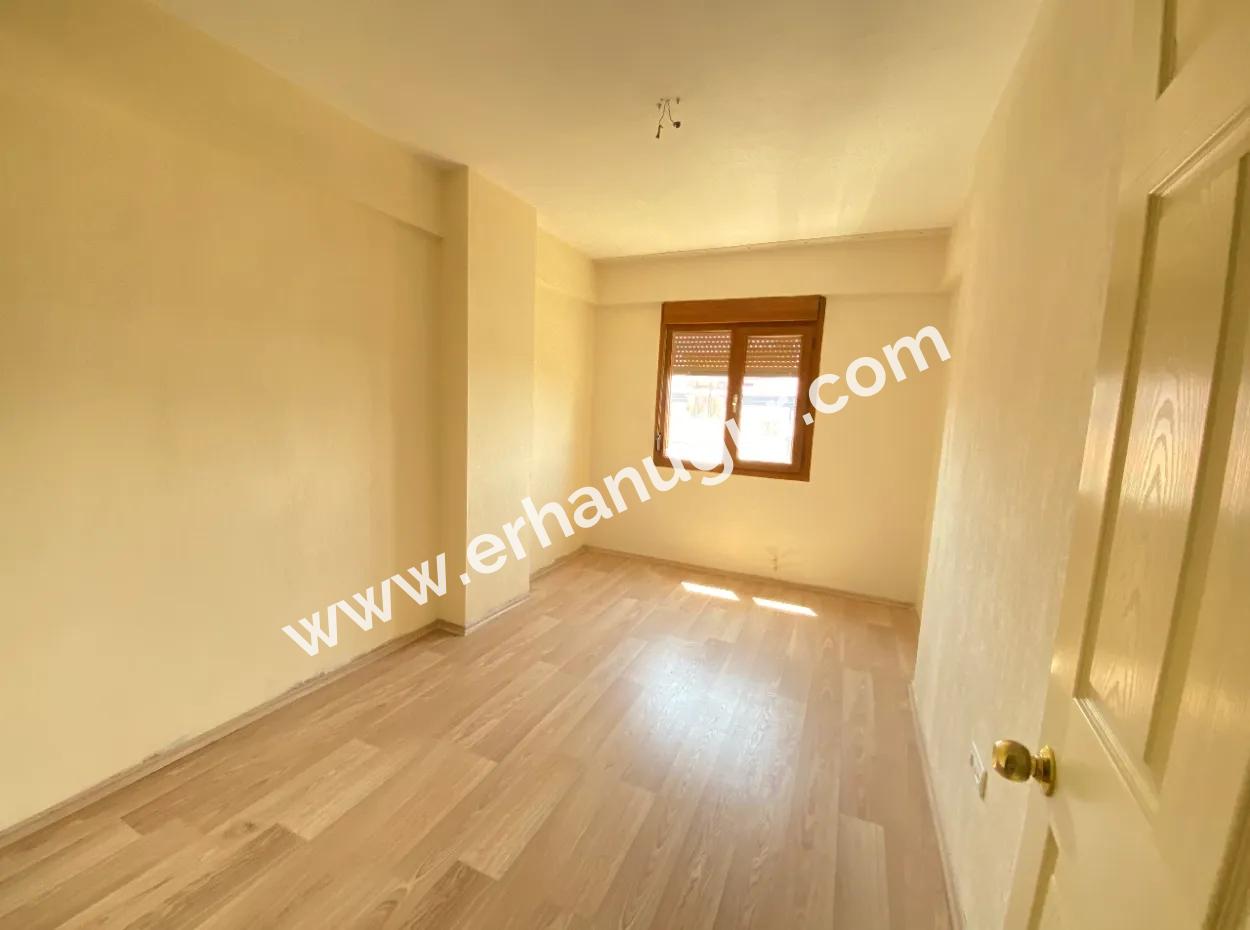 Menderes Gümüldür Çarşı Merkez'de Masrafsız Satılık 2+1 Daire!