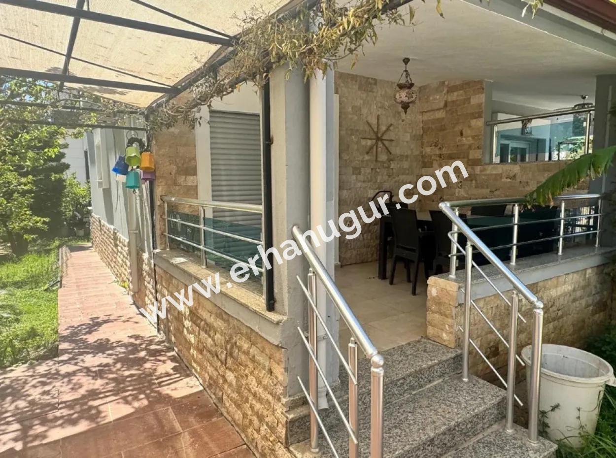 Özderede Geneş Bahçeli Deniz Tarafında Kelepir Satılık 3+1 Villa