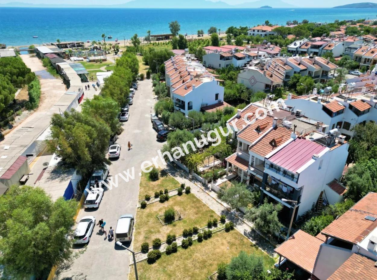 Seferihisar Doğanbeyde Yıldız Tur Sitesi Demize 50Mt Satılık 3+1 Villa
