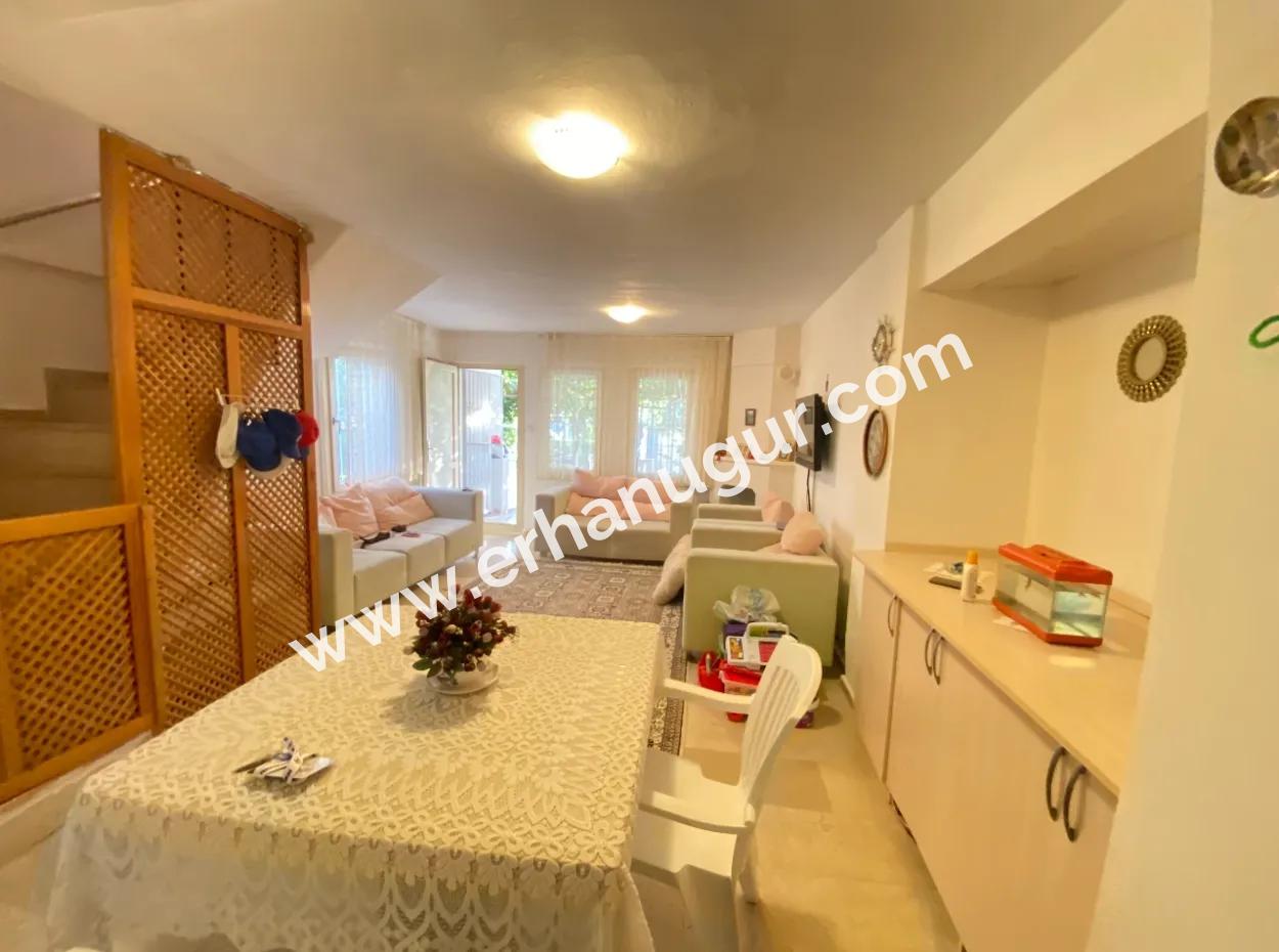 Seferihisar Doğanbeyde Yıldız Tur Sitesi Demize 50Mt Satılık 3+1 Villa