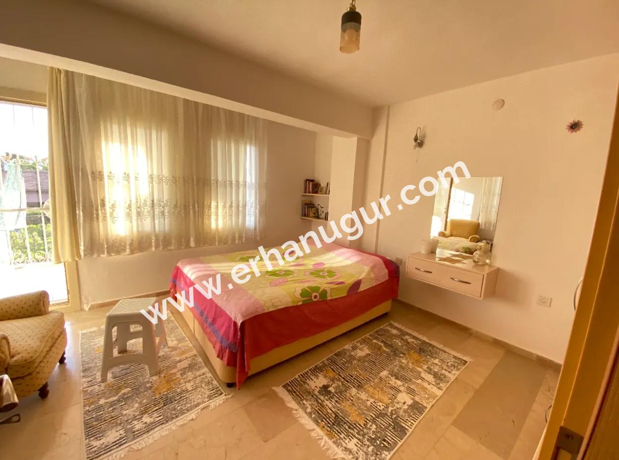 Seferihisar Doğanbeyde Yıldız Tur Sitesi Demize 50Mt Satılık 3+1 Villa