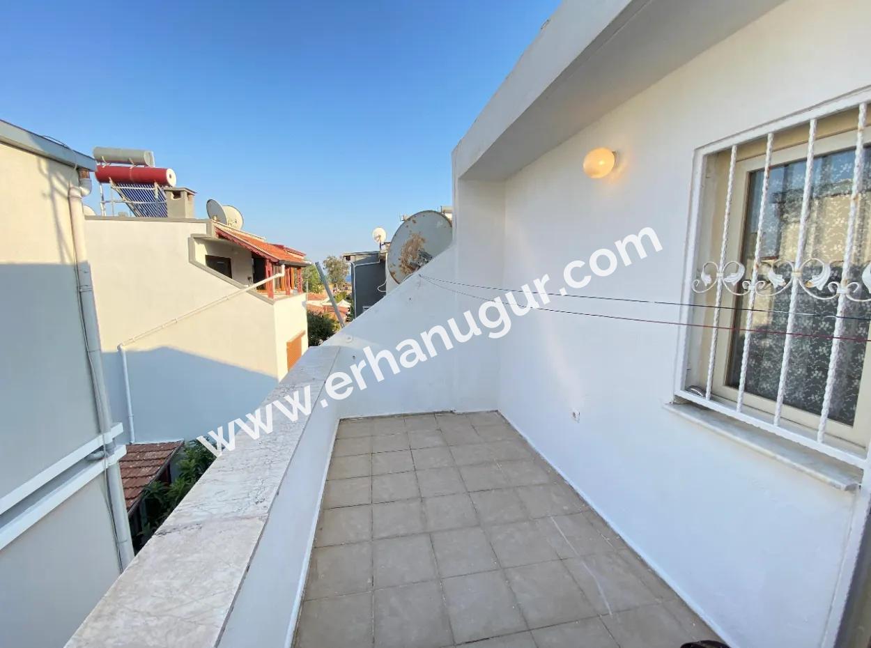 Seferihisar Doğanbeyde Yıldız Tur Sitesi Demize 50Mt Satılık 3+1 Villa