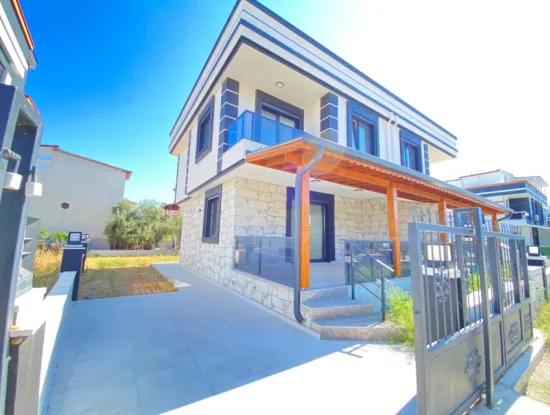 Seferihisar Doğanbey De Köşe Villa Denize 750Mt Satılık 3+1