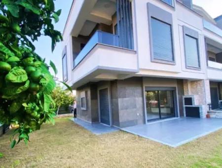 Deniz Tarafı, Köşe, Büyük Bahçelisatılık 3+1 Villa