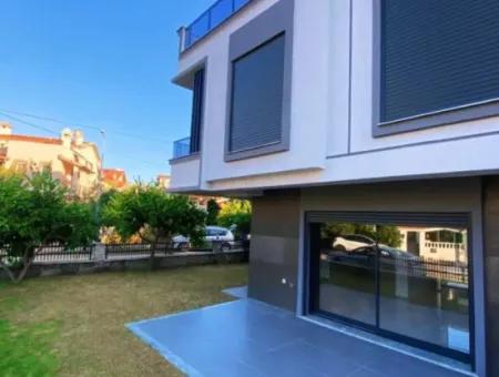 Deniz Tarafı, Köşe, Büyük Bahçelisatılık 3+1 Villa