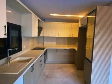 Deniz Tarafı, Köşe, Büyük Bahçelisatılık 3+1 Villa