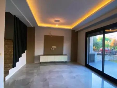 Deniz Tarafı, Köşe, Büyük Bahçelisatılık 3+1 Villa