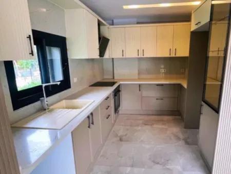 Deniz Tarafı, Köşe, Büyük Bahçelisatılık 3+1 Villa