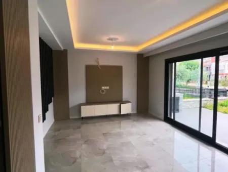 Deniz Tarafı, Köşe, Büyük Bahçelisatılık 3+1 Villa