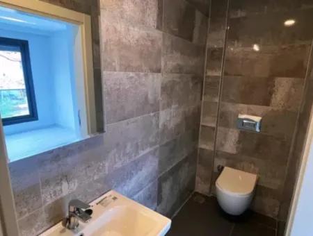 Deniz Tarafı, Köşe, Büyük Bahçelisatılık 3+1 Villa