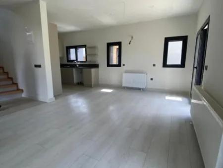 Sefirihisar Doğanbeyde Site İçinde Satılık 3+1 Yazlık