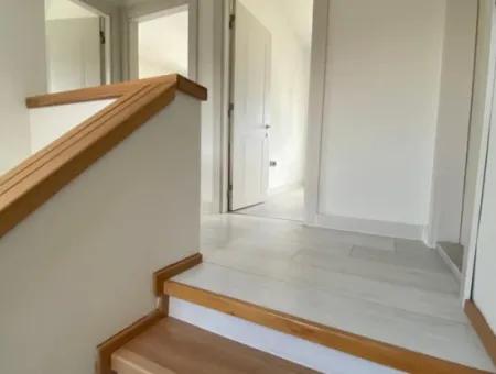 Sefirihisar Doğanbeyde Site İçinde Satılık 3+1 Yazlık