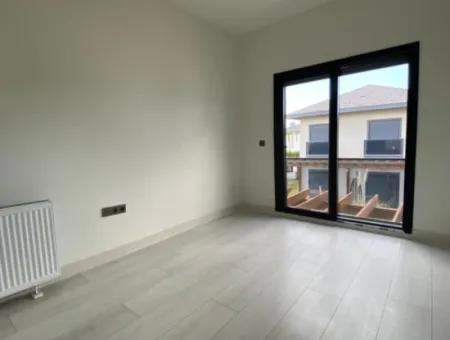 Sefirihisar Doğanbeyde Site İçinde Satılık 3+1 Yazlık