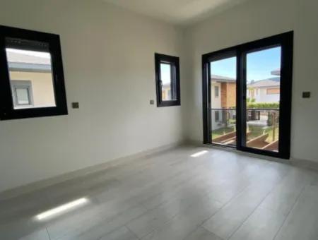 Sefirihisar Doğanbeyde Site İçinde Satılık 3+1 Yazlık