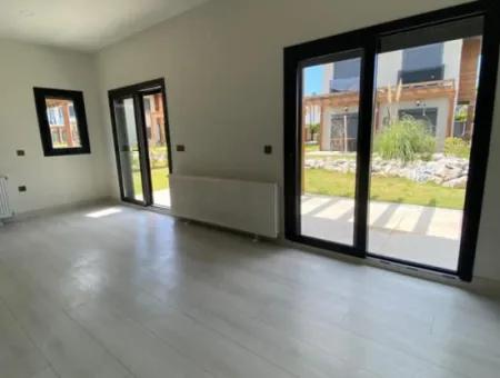 Sefirihisar Doğanbeyde Site İçinde Satılık 3+1 Yazlık