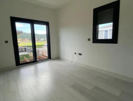 Sefirihisar Doğanbeyde Site İçinde Satılık 3+1 Yazlık