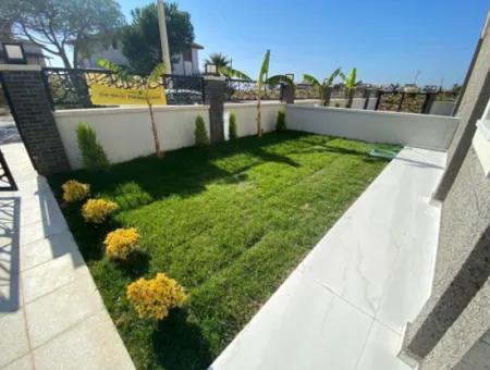 Gümüldür De Denize 50M2 Havuzlu Bahçeli Satılık Yazlık Villa