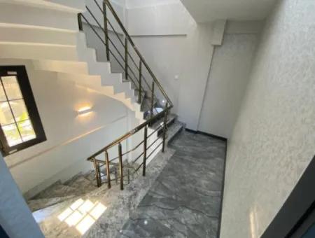 Gümüldür De Denize 50M2 Havuzlu Bahçeli Satılık Yazlık Villa