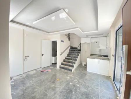 Ürkmez De Satılık Geniş Bahçeli 2+1 Villa