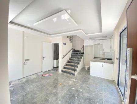 Ürkmez De Satılık Geniş Bahçeli 2+1 Villa