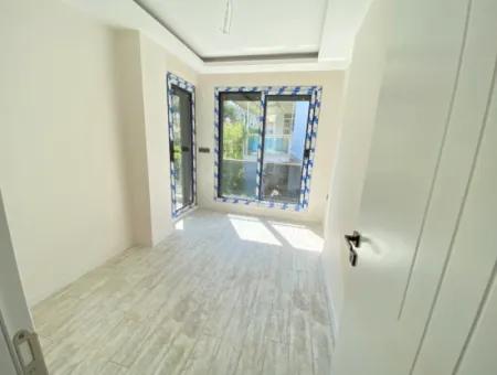 Ürkmez De Satılık Geniş Bahçeli 2+1 Villa