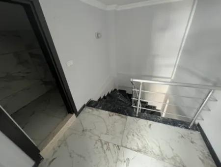 Denize Yakın Manzaralı 4+1 Geniş Bahçeli Otoparklı Villa