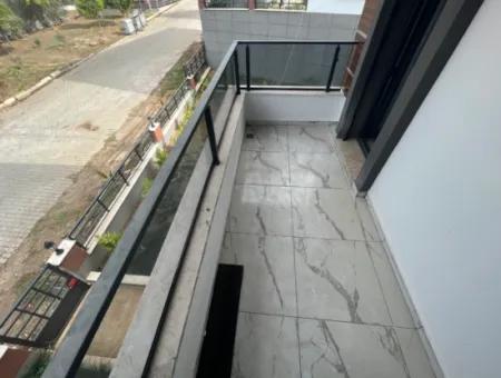 Denize Yakın Manzaralı 4+1 Geniş Bahçeli Otoparklı Villa