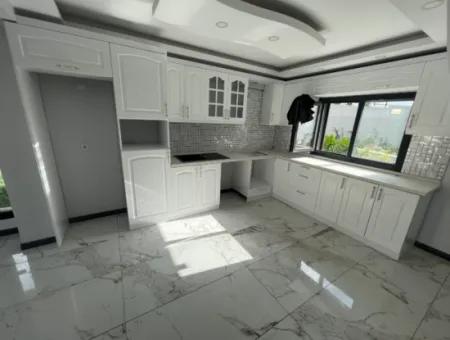 Denize Yakın Manzaralı 4+1 Geniş Bahçeli Otoparklı Villa