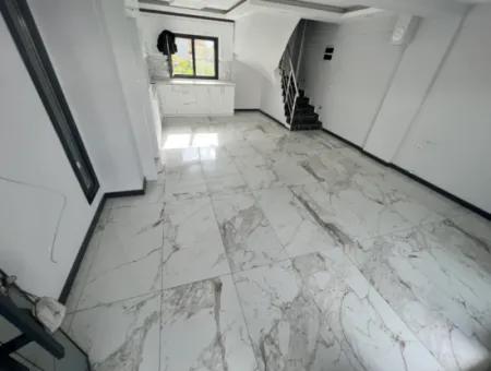 Denize Yakın Manzaralı 4+1 Geniş Bahçeli Otoparklı Villa