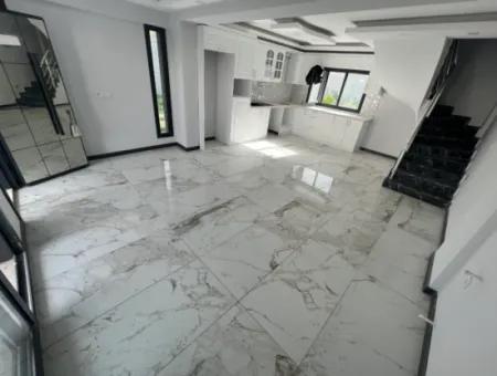 Denize Yakın Manzaralı 4+1 Geniş Bahçeli Otoparklı Villa