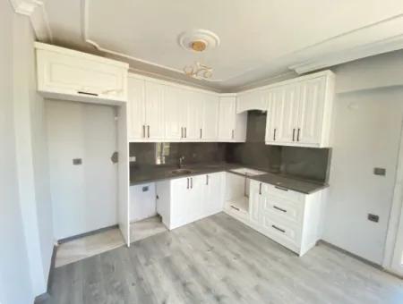 Ürkmez De Çarşı Merkezinde Denize 300M2 Satılık 2+1 Daire