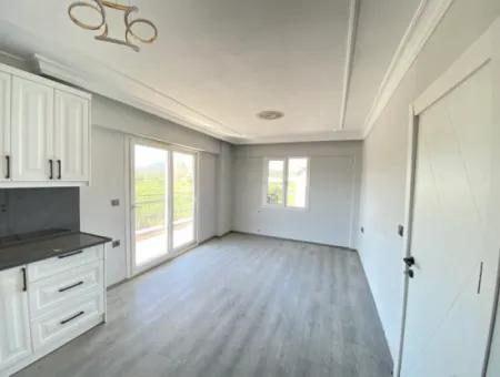 Ürkmez De Çarşı Merkezinde Denize 300M2 Satılık 2+1 Daire