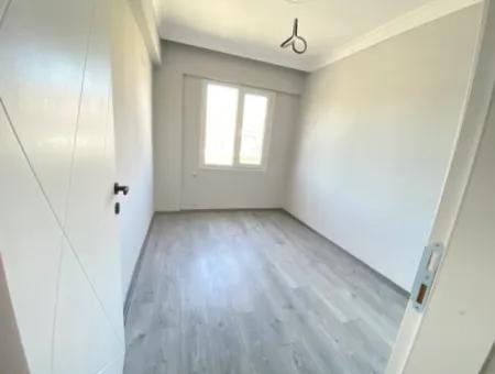 Ürkmez De Çarşı Merkezinde Denize 300M2 Satılık 2+1 Daire