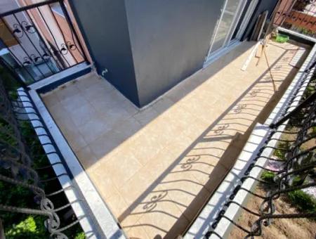 Ürkmez De Çarşı Merkezinde Denize 300M2 Satılık 2+1 Daire